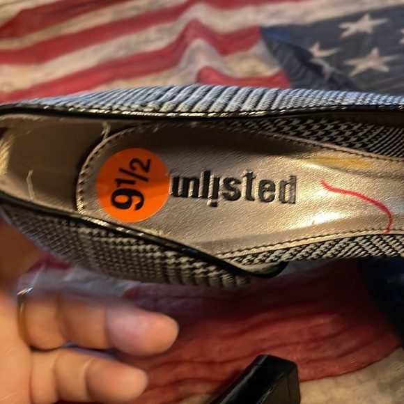 Unlisted shoes - Picture 3 of 9